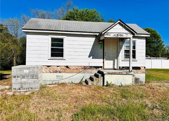 Property at 1111 Winston Churchill Dr, Hopewell, VA 23860, 2 beds, 1 bath