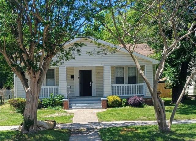Property at 130 Elm St, Petersburg, VA 23803, 3 beds, 1.5 baths