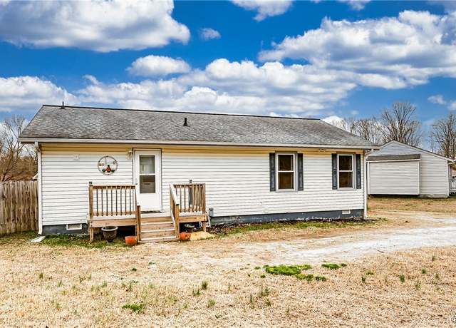Property at 3711 Yard Arm Dr, Chester, VA 23831, 3 beds, 1.5 baths