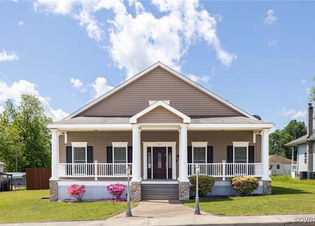 Property at 405 Church St, Blackstone, VA 23824, 4 beds, 4.5 baths
