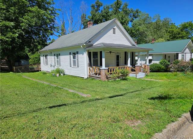 Property at 2411 Washington Ave, Victoria, VA 23974, 2 beds, 1 bath