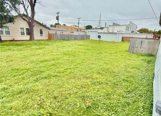 Property at 207 N 7th Ave, Hopewell, VA 23860, 3 beds, 1 bath