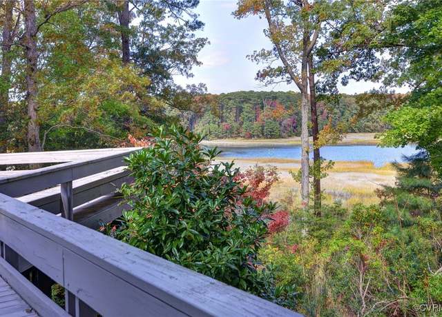 Property at 222 W Queens Dr, Williamsburg, VA 23185, 5 beds, 3.5 baths