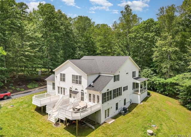 Property at 160 Walnut Ridge Dr, Stafford, VA 22556, 6 beds, 6 baths