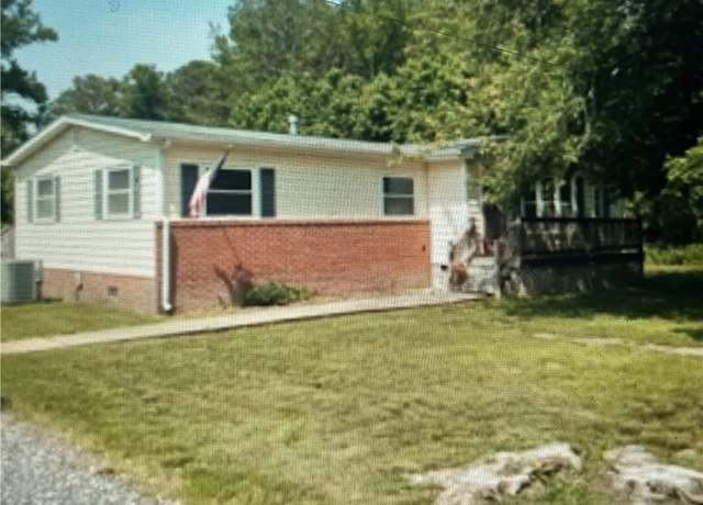 Property at 529 Taylors Beach Rd, Reedville, VA 22539, 3 beds, 2.5 baths