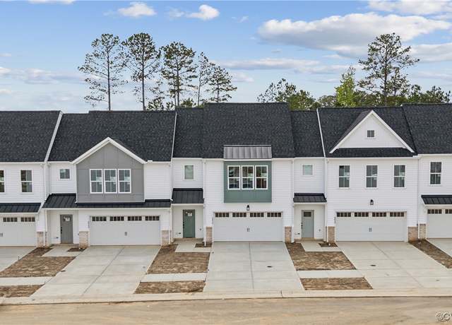 Property at 6900 Sunrise Oasis Ln, Midlothian, VA 23112, 3 beds, 2.5 baths