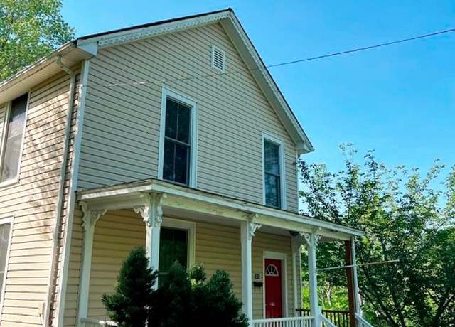 Property at 315 N Bridge St, Farmville, VA 23901, 3 beds, 3 baths