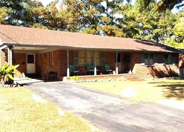 Property at 202 W York Dr, Emporia, VA 23847, 3 beds, 2 baths