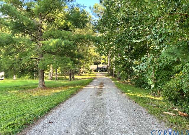 Property at 3749 Richmond Hwy, Tappahannock, VA 22560, 5 beds, 2.5 baths