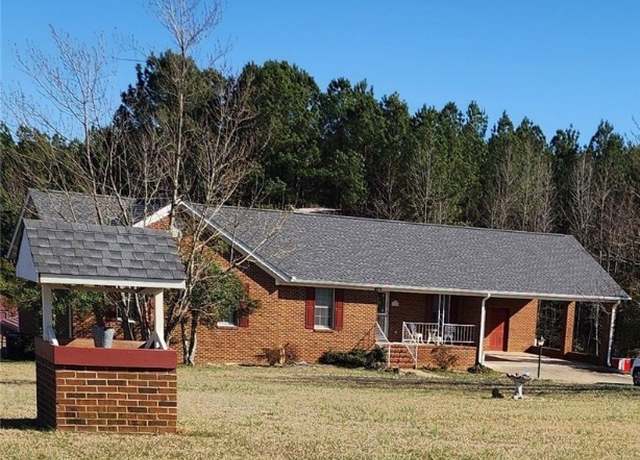 Property at 168 Country Ln, South Hill, VA 23970, 4 beds, 3 baths