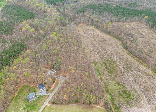 Property at 16483 Longview Farm Dr, Beaverdam, VA 23015