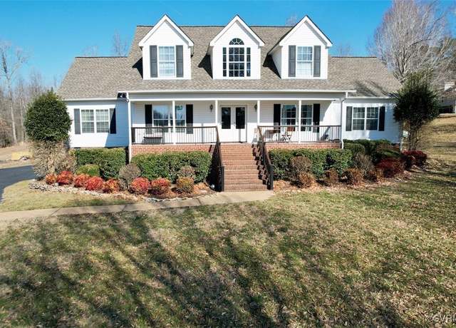 Property at 1121 Lakeside Dr, Blackstone, VA 23824, 5 beds, 3 baths