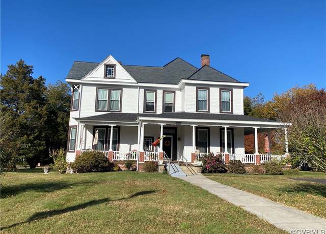 Property at 210 College Ave, Blackstone, VA 23824, 5 beds, 4 baths