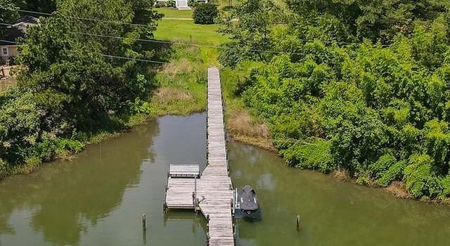 Photo of 69 Light Keeper Ln, Hallieford, VA 23068