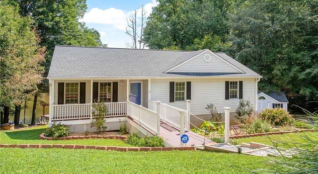 Photo of 2103 Lakeview Dr, Powhatan, VA 23139