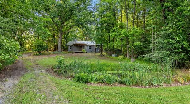 Photo of 3966 Holts Ln, Saluda, VA 23149