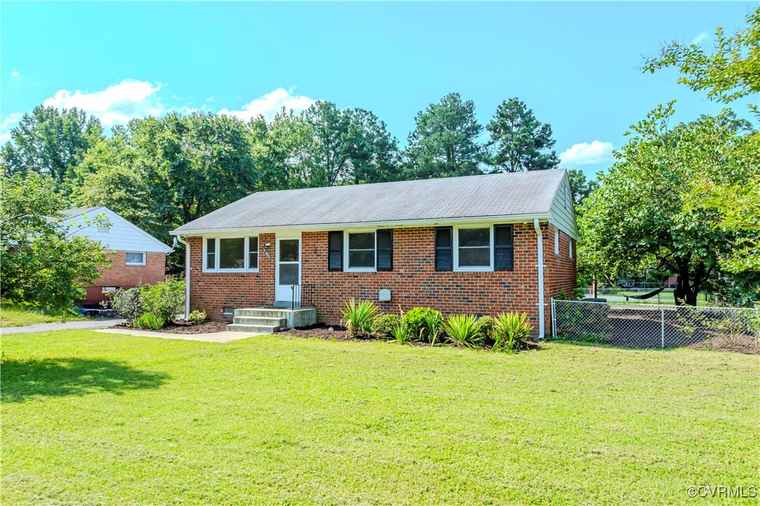 Photo of 5431 Burtwood Ln Richmond, VA 23224