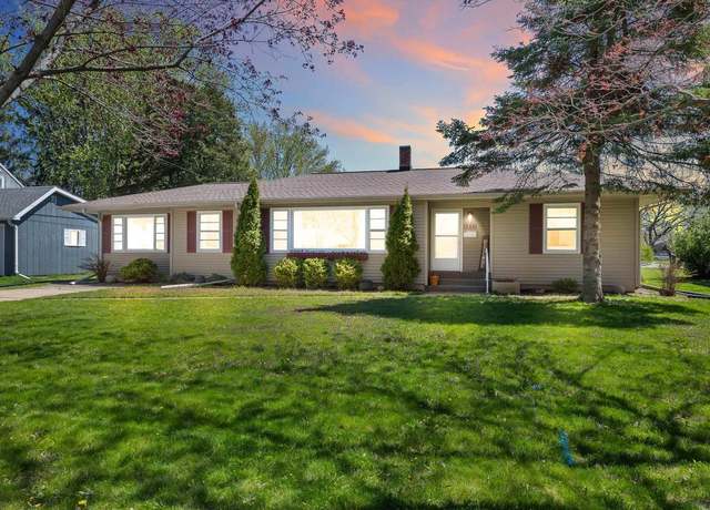 Property at 316 Capital St, Wisconsin Dells, WI 53965, 3 beds, 2 baths