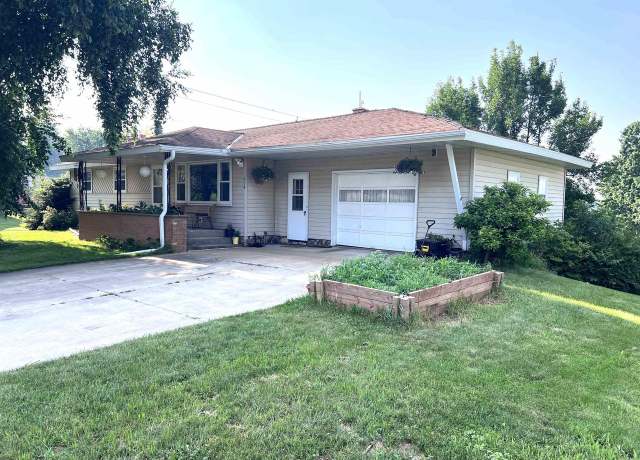 Property at 608 7th St, Marathon, WI 54448, 3 beds, 1.5 baths