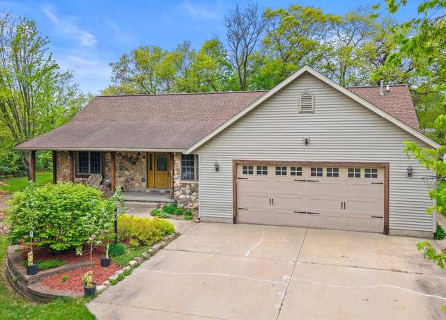 Property at 3976 Lindstrom Ln, Stevens Point, WI 54482, 3 beds, 2.5 baths