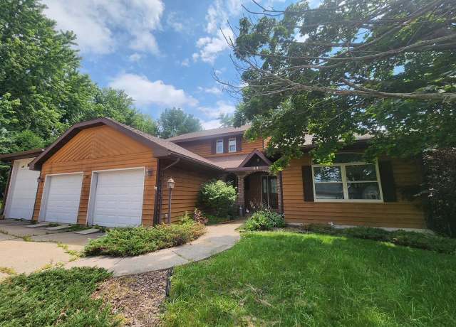Property at 1509 N North Hills Ave, Marshfield, WI 54449, 4 beds, 2.5 baths