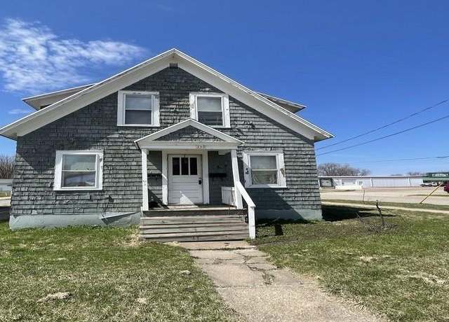 Property at 200 S Peach Ave, Marshfield, WI 54449, 3 beds, 2 baths