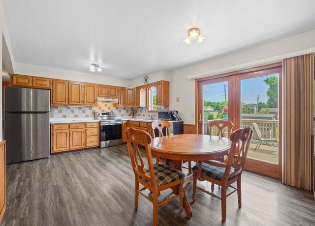 Property at 3008 W Huetter St, Marshfield, WI 54449, 3 beds, 1.5 baths