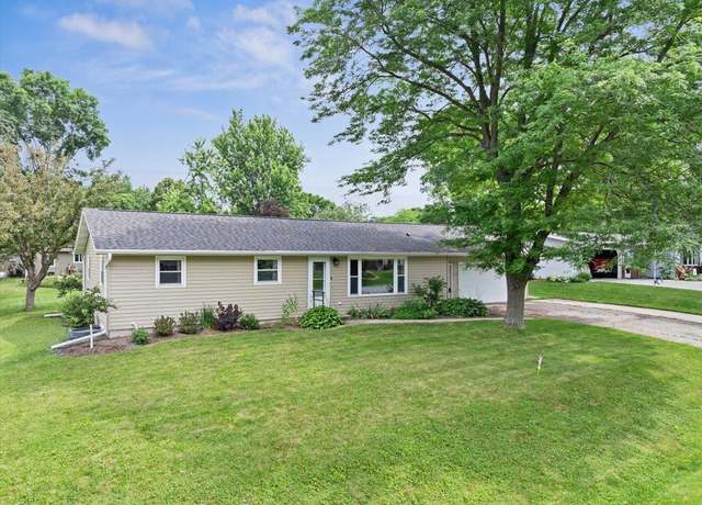 Property at 1111 W Blodgett St, Marshfield, WI 54449, 3 beds, 2.5 baths
