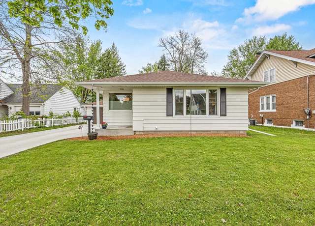 Property at 1008 Fourth Ave, Stevens Point, WI 54481, 3 beds, 1.5 baths