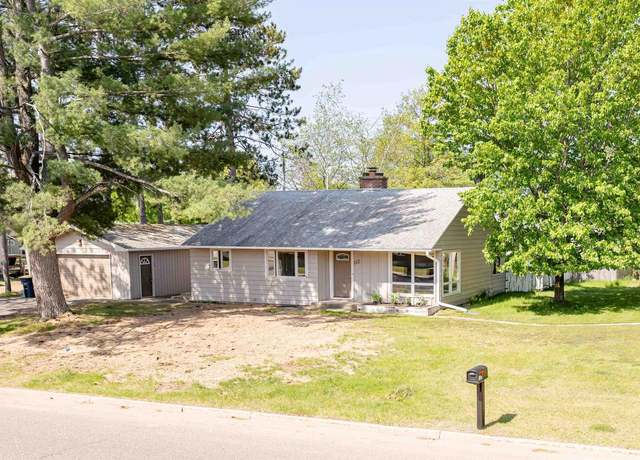 Property at 112 N Silver Lake Rd, Eagle River, WI 54521, 3 beds, 1.5 baths