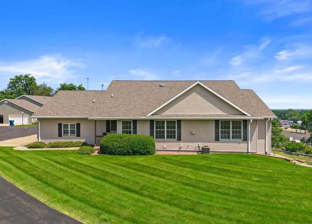 Property at 200 Vista Ct, Waupaca, WI 54981, 3 beds, 3 baths