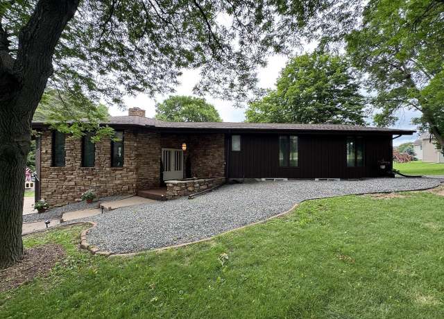 Property at 1004 East St, Marathon, WI 54448, 6 beds, 4 baths