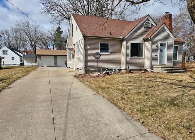 Property at 900 S Oak Ave, Marshfield, WI 54449, 3 beds, 1 bath