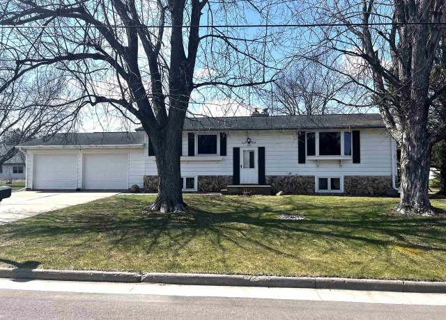 Property at 706 Sunset Dr, Antigo, WI 54409, 3 beds, 2 baths