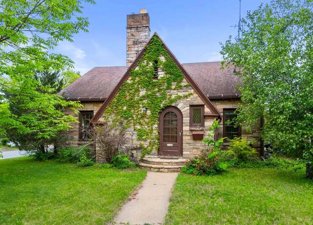 Property at 1140 Lindbergh Ave, Stevens Point, WI 54481, 3 beds, 2 baths