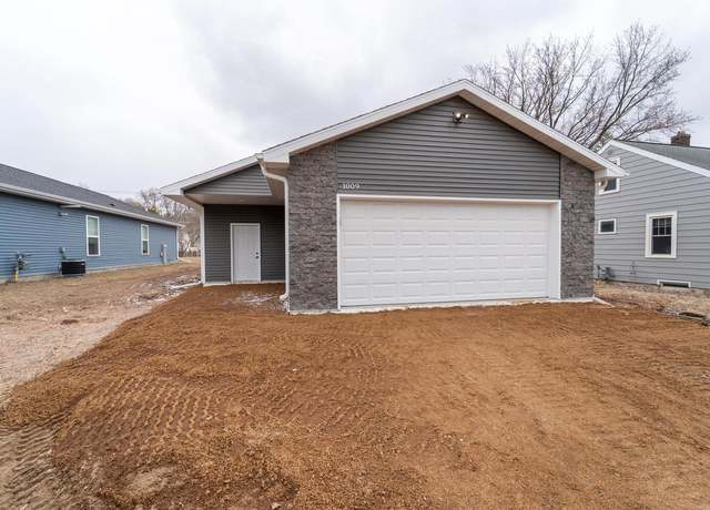 Property at 1009 N 9th Ave, Wausau, WI 54401, 3 beds, 2 baths