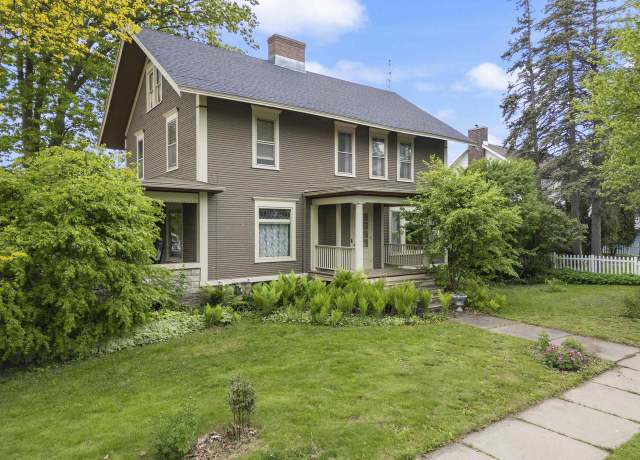 Property at 300 S Vine Ave, Marshfield, WI 54449, 5 beds, 1.5 baths