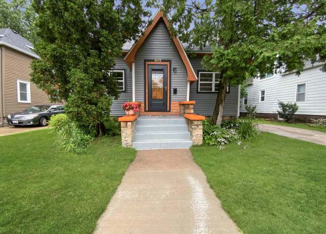 Property at 1025 Smith St, Stevens Point, WI 54481, 3 beds, 1 bath