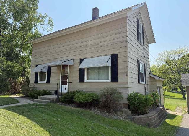 Property at 609 Main St, Marathon, WI 54448, 4 beds, 2 baths