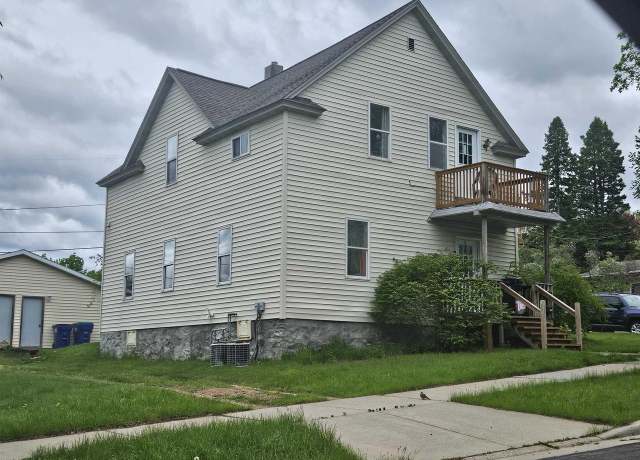 Property at 830 Chicago Ave, Wausau, WI 54403, 4 beds, 2 baths