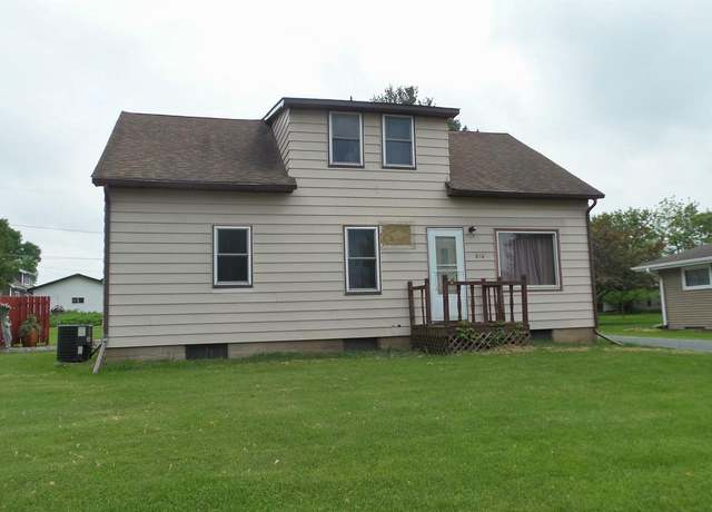 Property at 216 S 4th St, Colby, WI 54421, 4 beds, 2 baths
