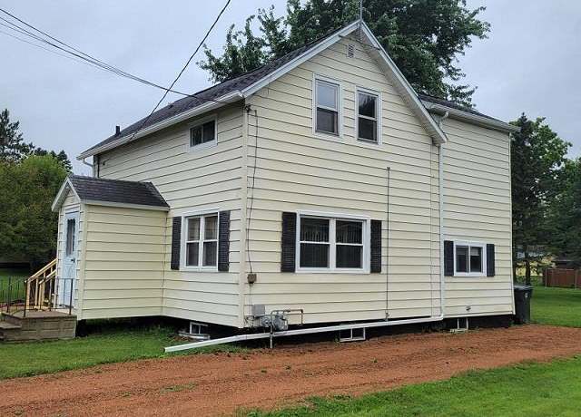 Property at 613 E Becker Rd, Marshfield, WI 54449, 4 beds, 2 baths