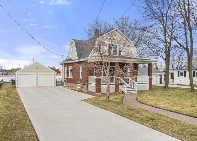 Property at 1103 E 4th St, Marshfield, WI 54449, 4 beds, 3 baths