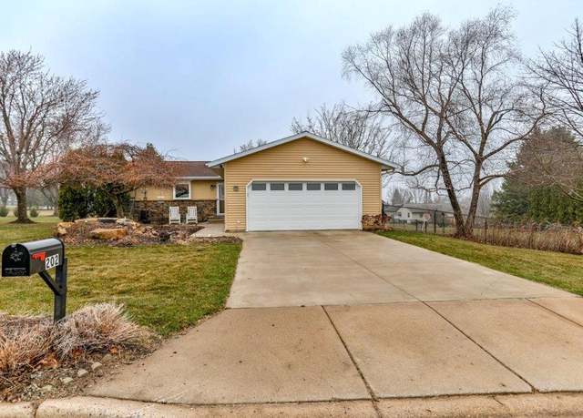 Property at 202 South Rd, Marathon, WI 54448, 3 beds, 2 baths