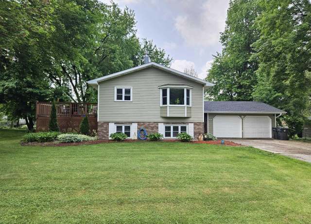 Property at 1120 W Blodgett St, Marshfield, WI 54449, 3 beds, 2 baths