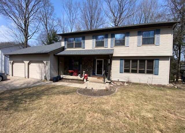 Property at 1804 Maple Hill Rd, Wausau, WI 54403, 5 beds, 3.5 baths