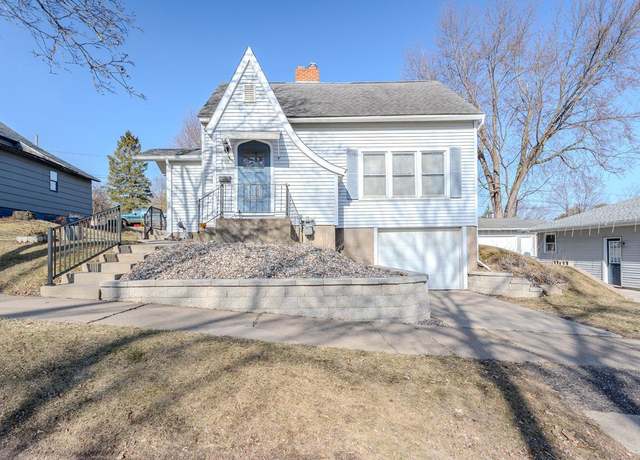 Property at 206 N 7th Ave, Wausau, WI 54401, 4 beds, 2 baths