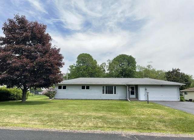 Property at 707 S Cypress Ave, Marshfield, WI 54449, 3 beds, 1.5 baths