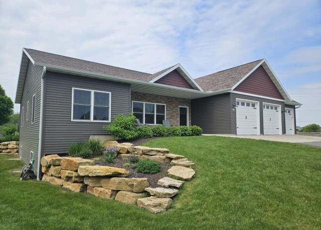Property at 1230 W Jefferson St, Marshfield, WI 54449, 3 beds, 2 baths
