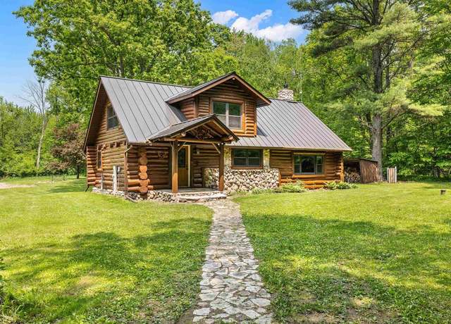 Property at E1424 North Lake Rd, Iola, WI 54945, 4 beds, 2.5 baths